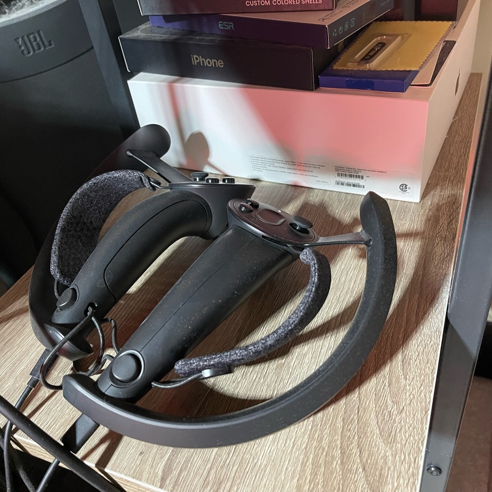 Valve Index VR Kit (Virtual Reality for PC) - Picture 2 of 6